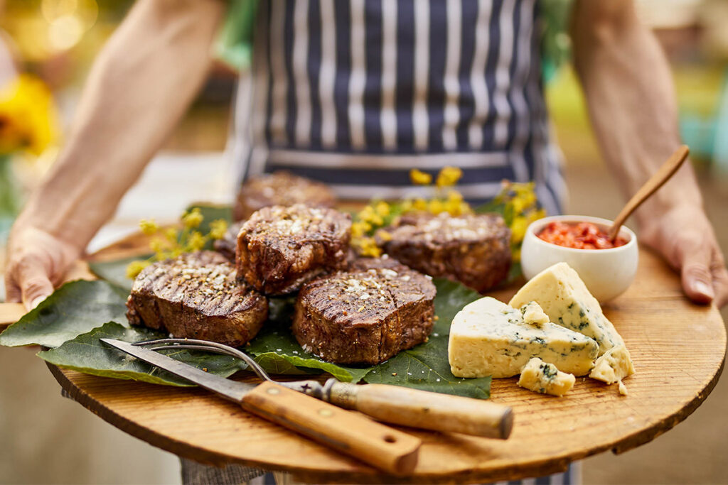 https://www.vitalchoice.com/blog/wp content/uploads///how to cook steak cooked steak paired with blue cheese x