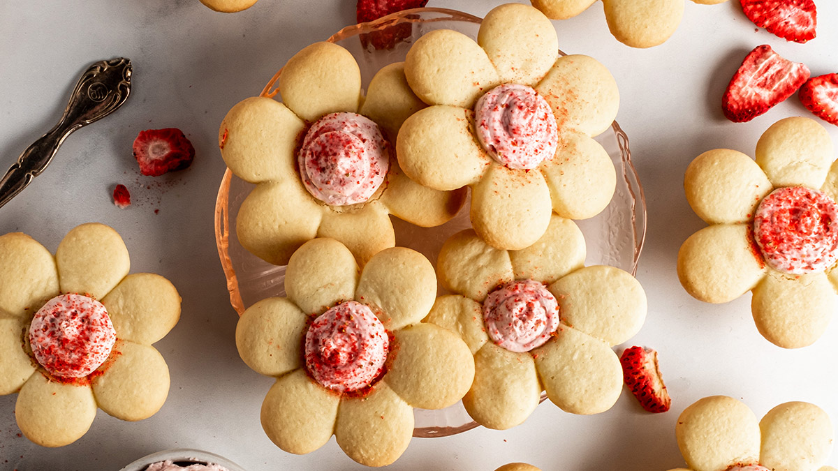 Strawberry Cheesecake Cookie Cups